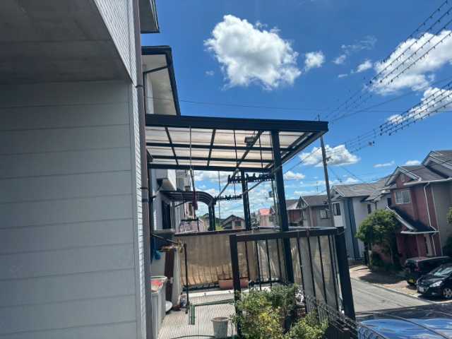 建物外観とテラス屋根